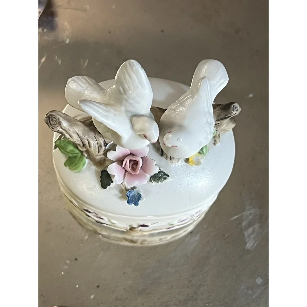 Vintage LEFTON Love Birds Trinket Box Ceramic Lidded White‎ (2228)